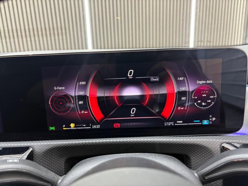 MERCEDES-BENZ CLA