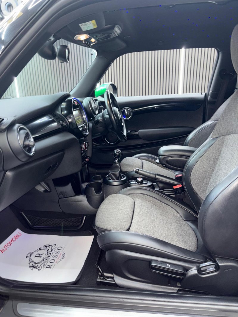 MINI HATCH