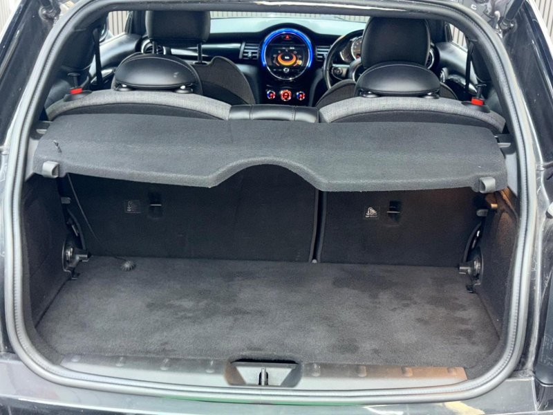 MINI HATCH