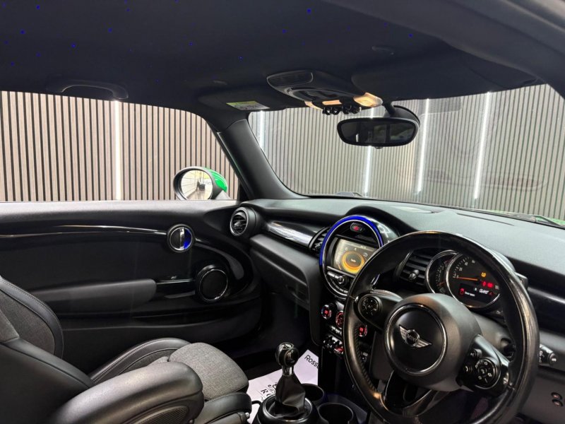 MINI HATCH