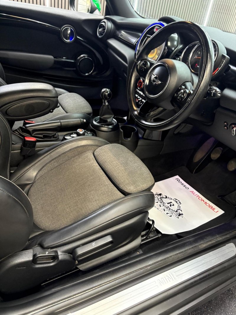 MINI HATCH