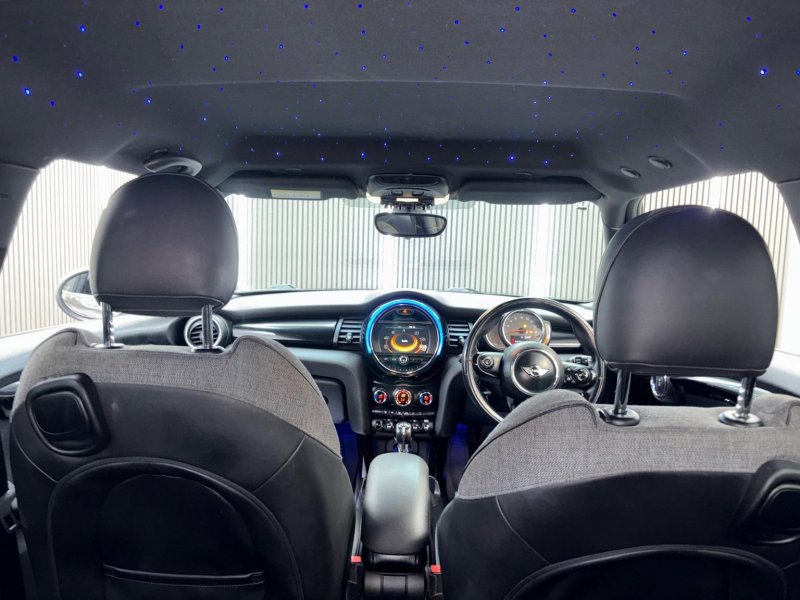 MINI HATCH