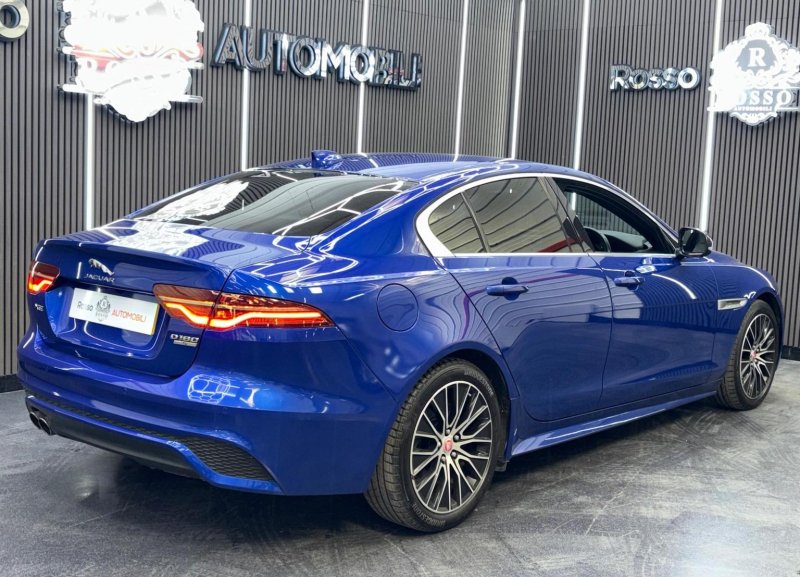 JAGUAR XE