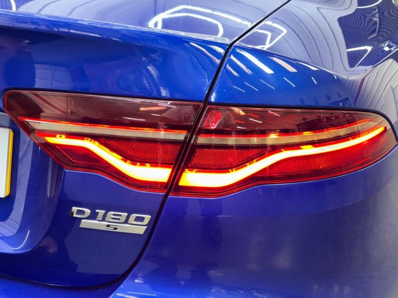 JAGUAR XE