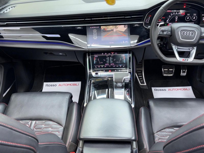 AUDI RSQ8