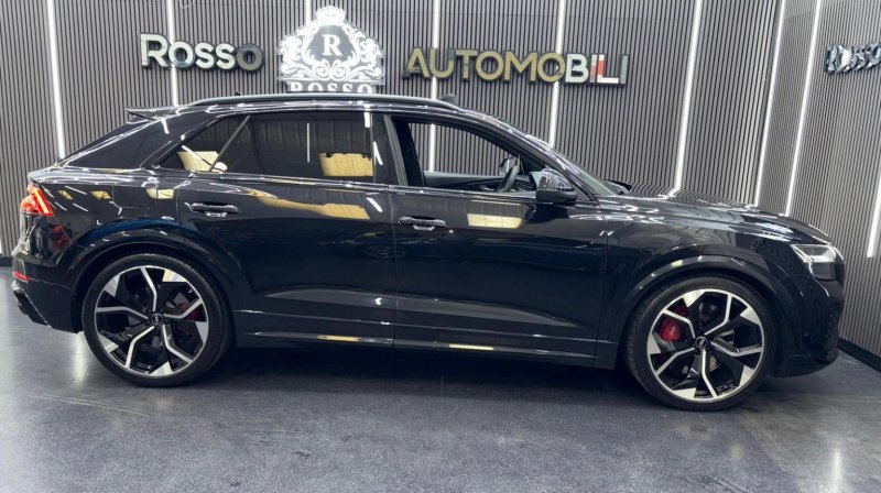 AUDI RSQ8