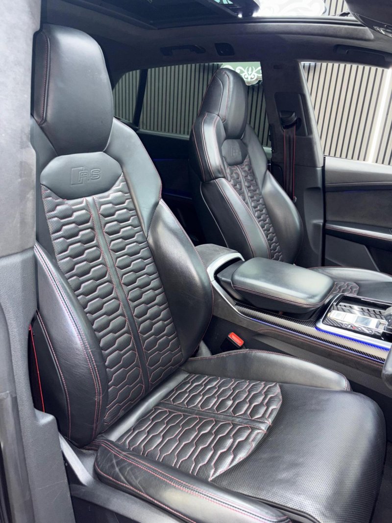 AUDI RSQ8