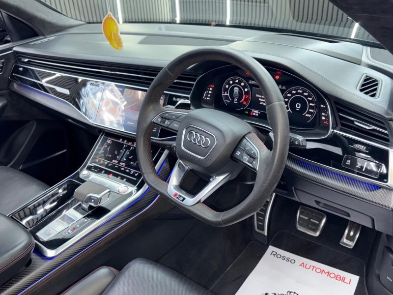 AUDI RSQ8