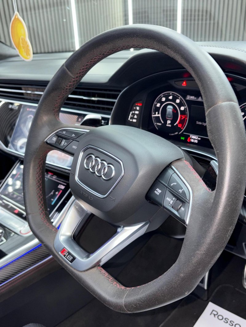 AUDI RSQ8