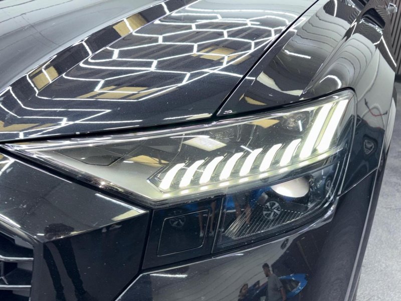 AUDI RSQ8