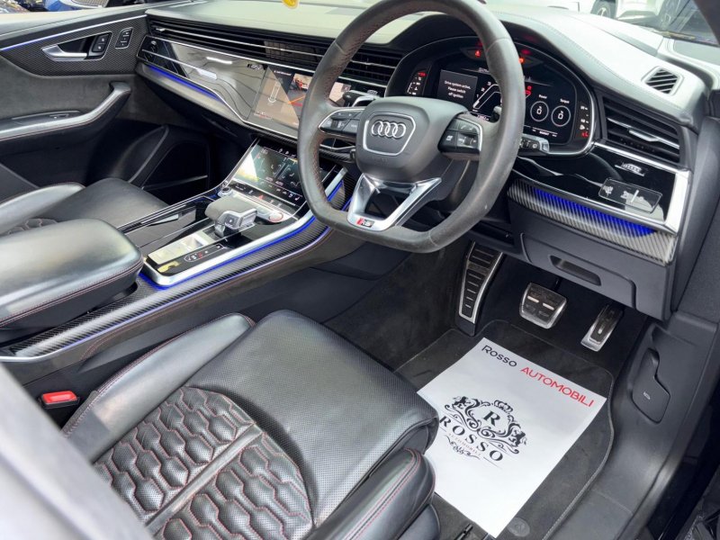 AUDI RSQ8
