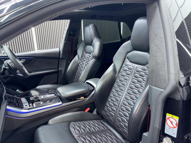AUDI RSQ8