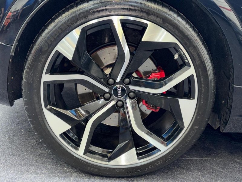 AUDI RSQ8