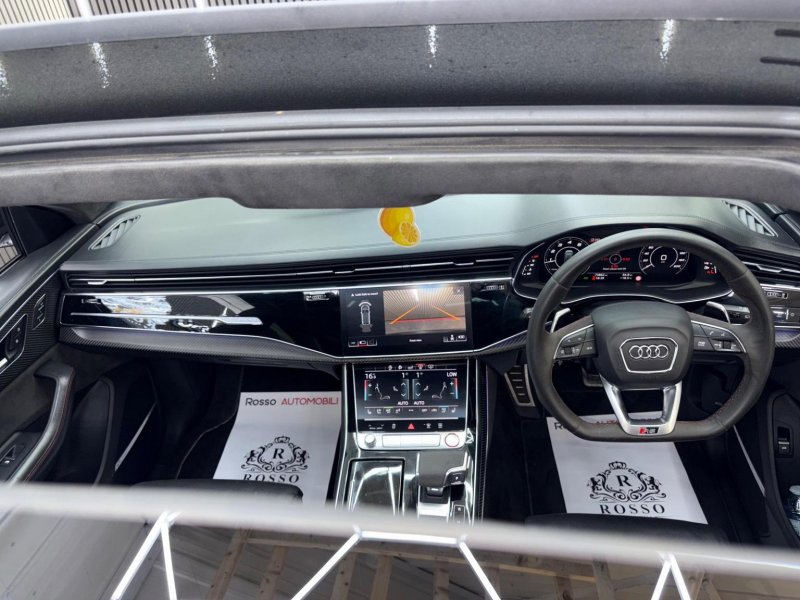 AUDI RSQ8