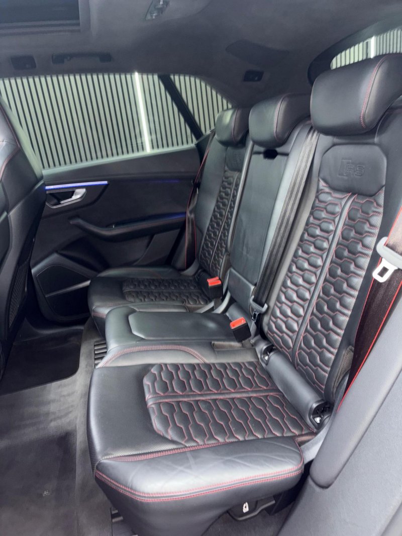 AUDI RSQ8