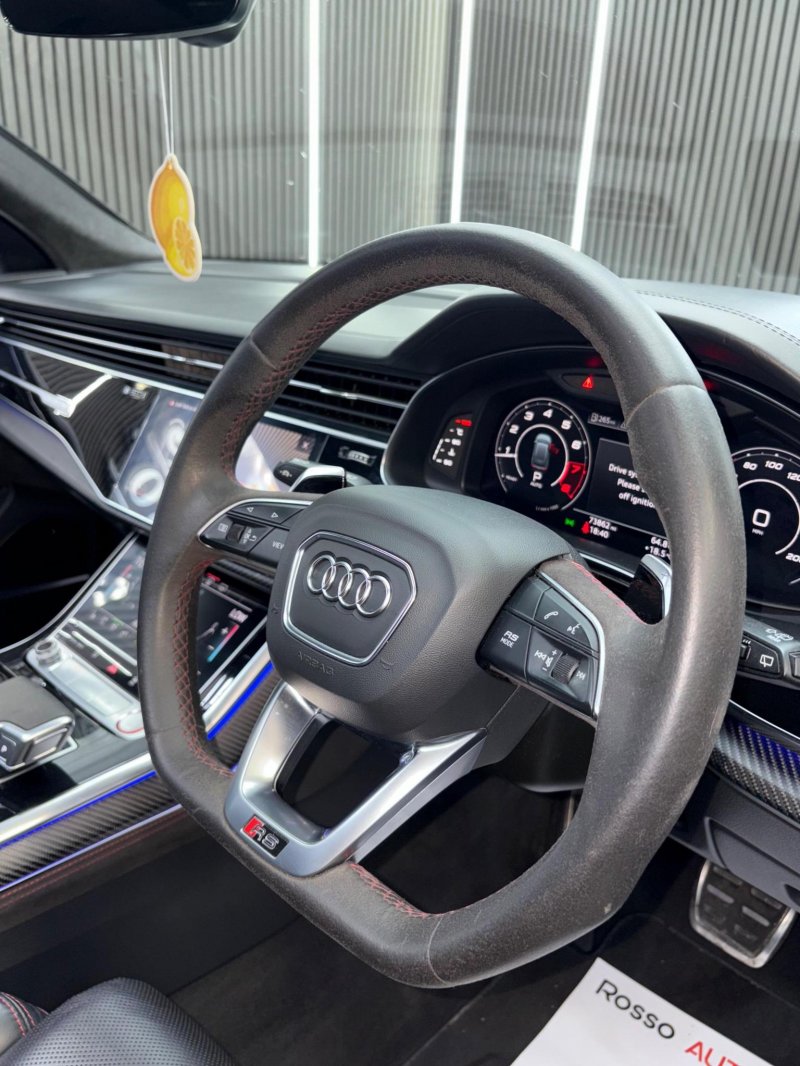 AUDI RSQ8