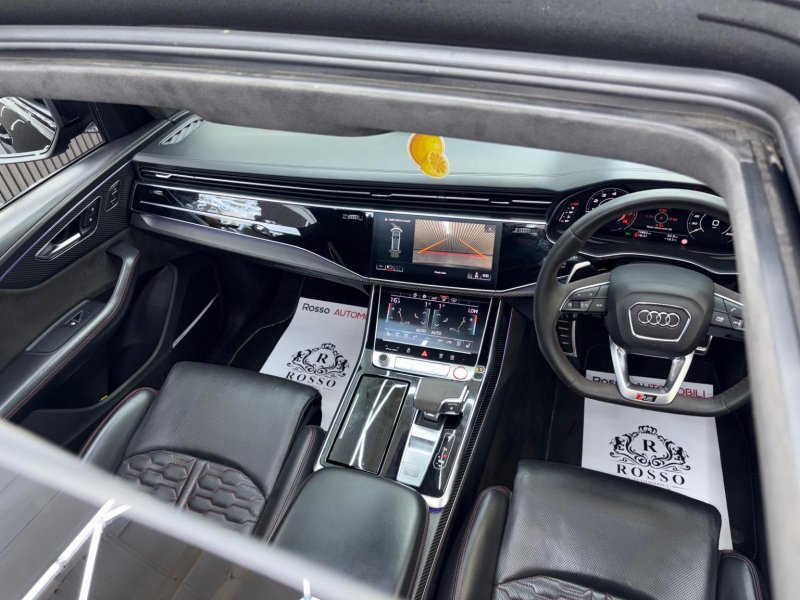 AUDI RSQ8