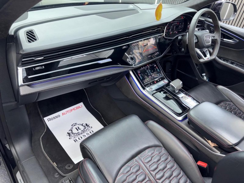 AUDI RSQ8