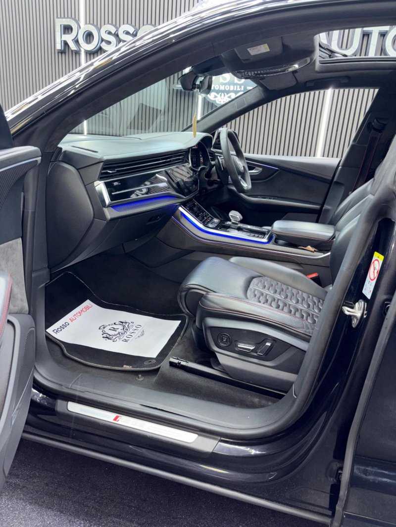 AUDI RSQ8