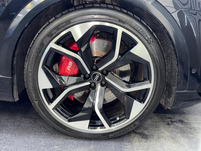 AUDI RSQ8