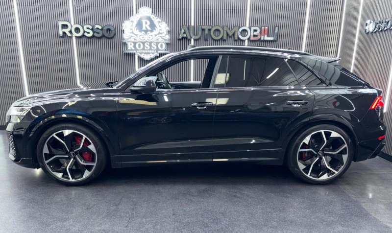 AUDI RSQ8