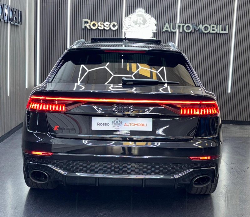 AUDI RSQ8