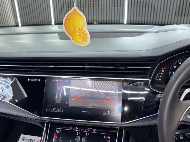 AUDI RSQ8