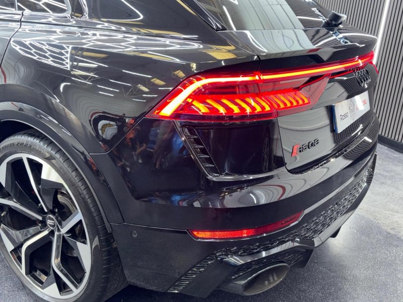 AUDI RSQ8