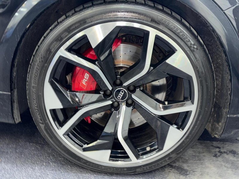AUDI RSQ8