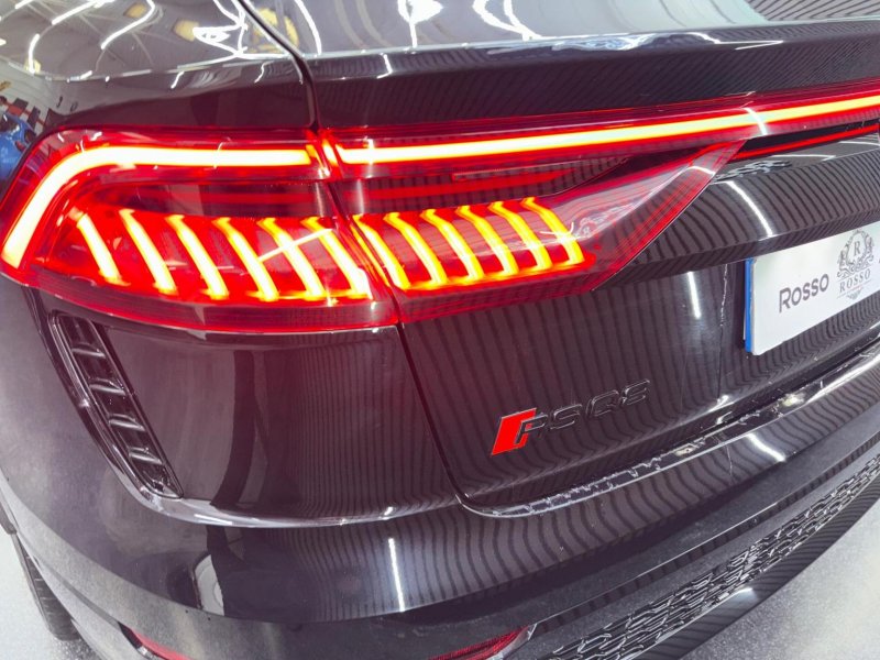 AUDI RSQ8
